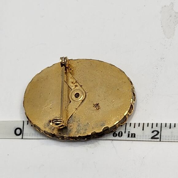 German Shepherd Dog Oval Porcelain Cameo Style Brooch Pin Gold Tone Scalloped - Picture 4 of 4